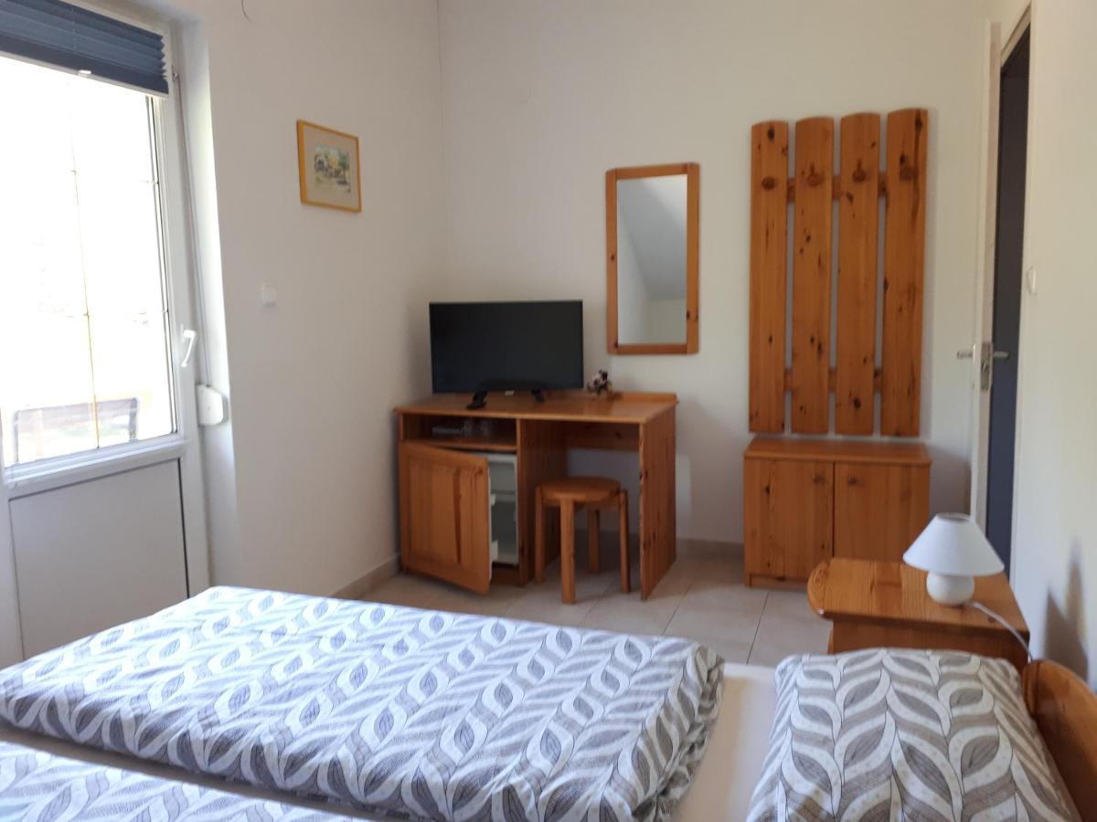 Borkuti Panzio Es Apartman Balatonszemes Exterior photo