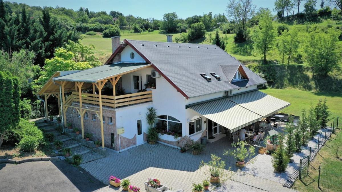 Borkuti Panzio Es Apartman Balatonszemes Exterior photo