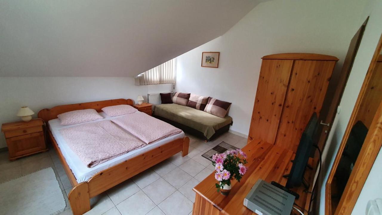 Borkuti Panzio Es Apartman Balatonszemes Exterior photo