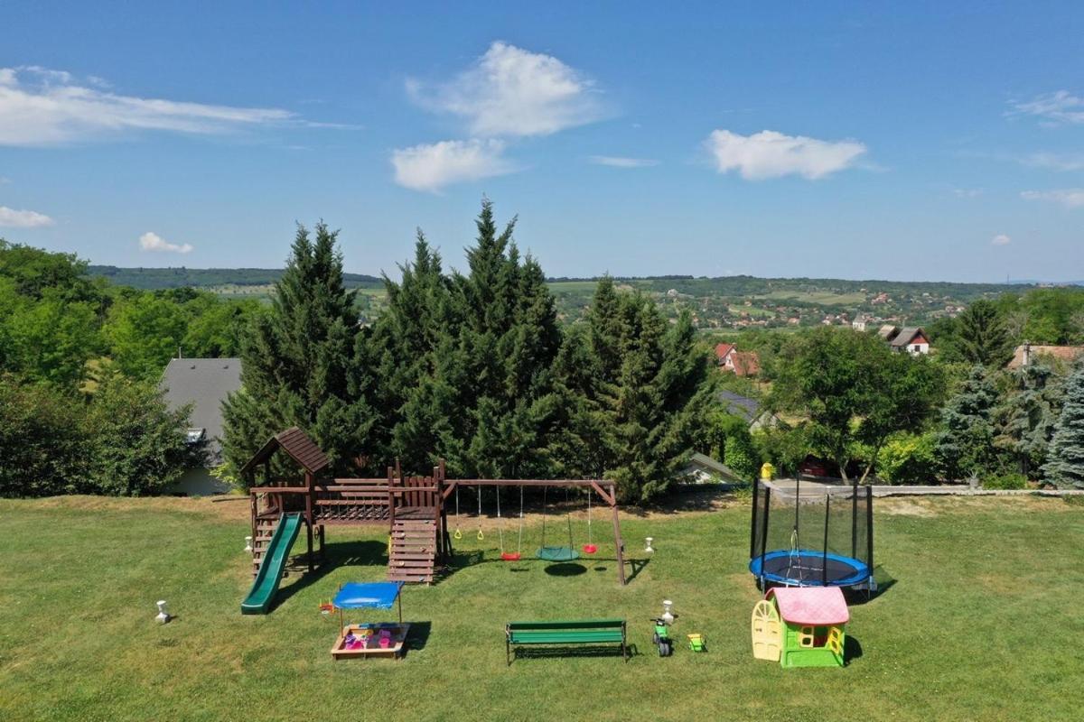 Borkuti Panzio Es Apartman Balatonszemes Exterior photo
